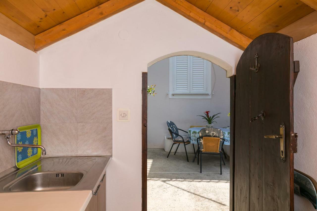 דוברובניק Mini Apartment Petra - Rooms Purple & Green With Kitchen And Garden מראה חיצוני תמונה