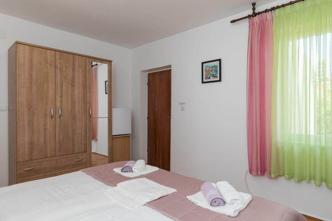דוברובניק Mini Apartment Petra - Rooms Purple & Green With Kitchen And Garden מראה חיצוני תמונה