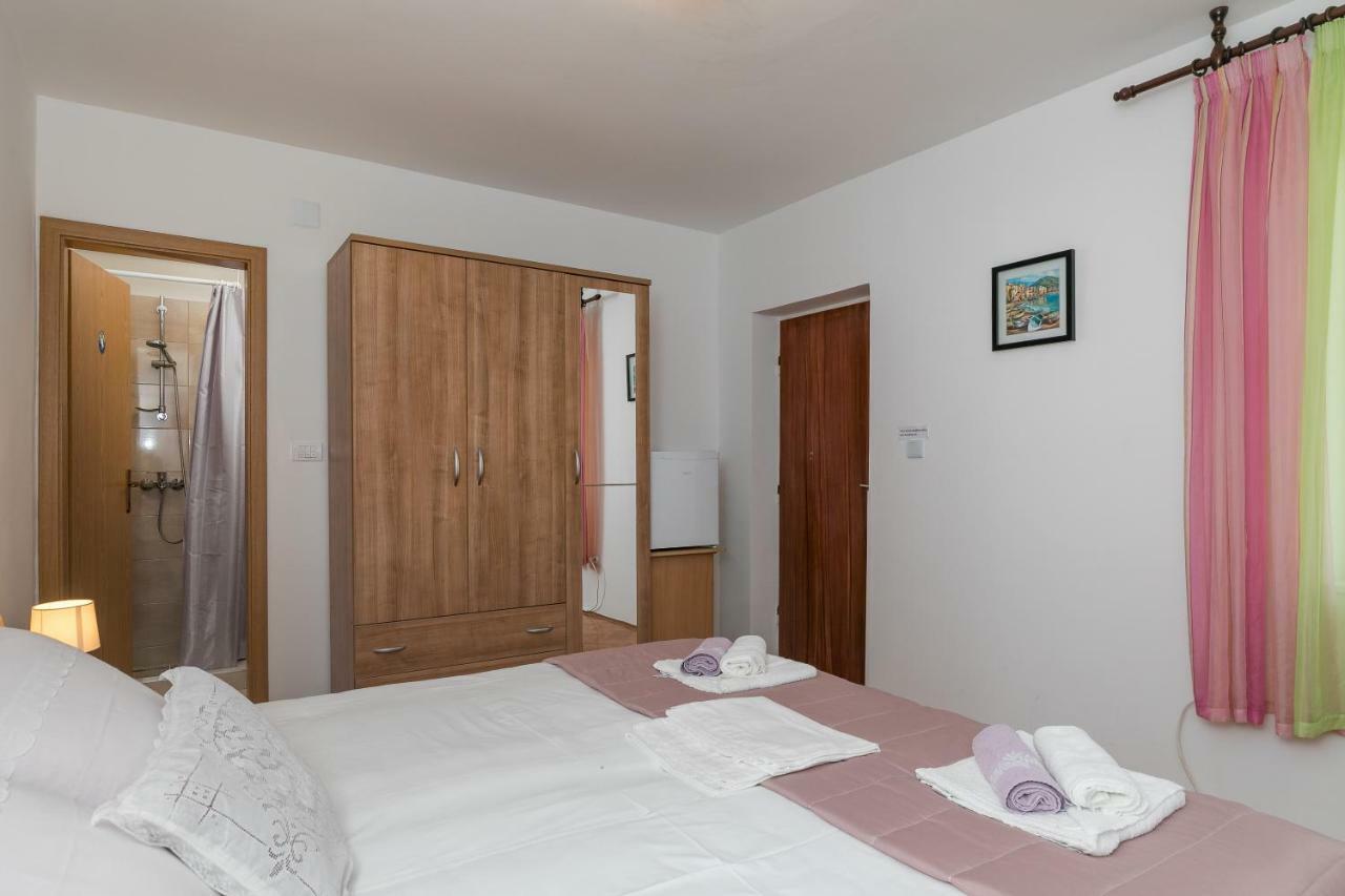 דוברובניק Mini Apartment Petra - Rooms Purple & Green With Kitchen And Garden מראה חיצוני תמונה