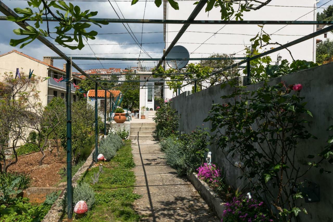 דוברובניק Mini Apartment Petra - Rooms Purple & Green With Kitchen And Garden מראה חיצוני תמונה