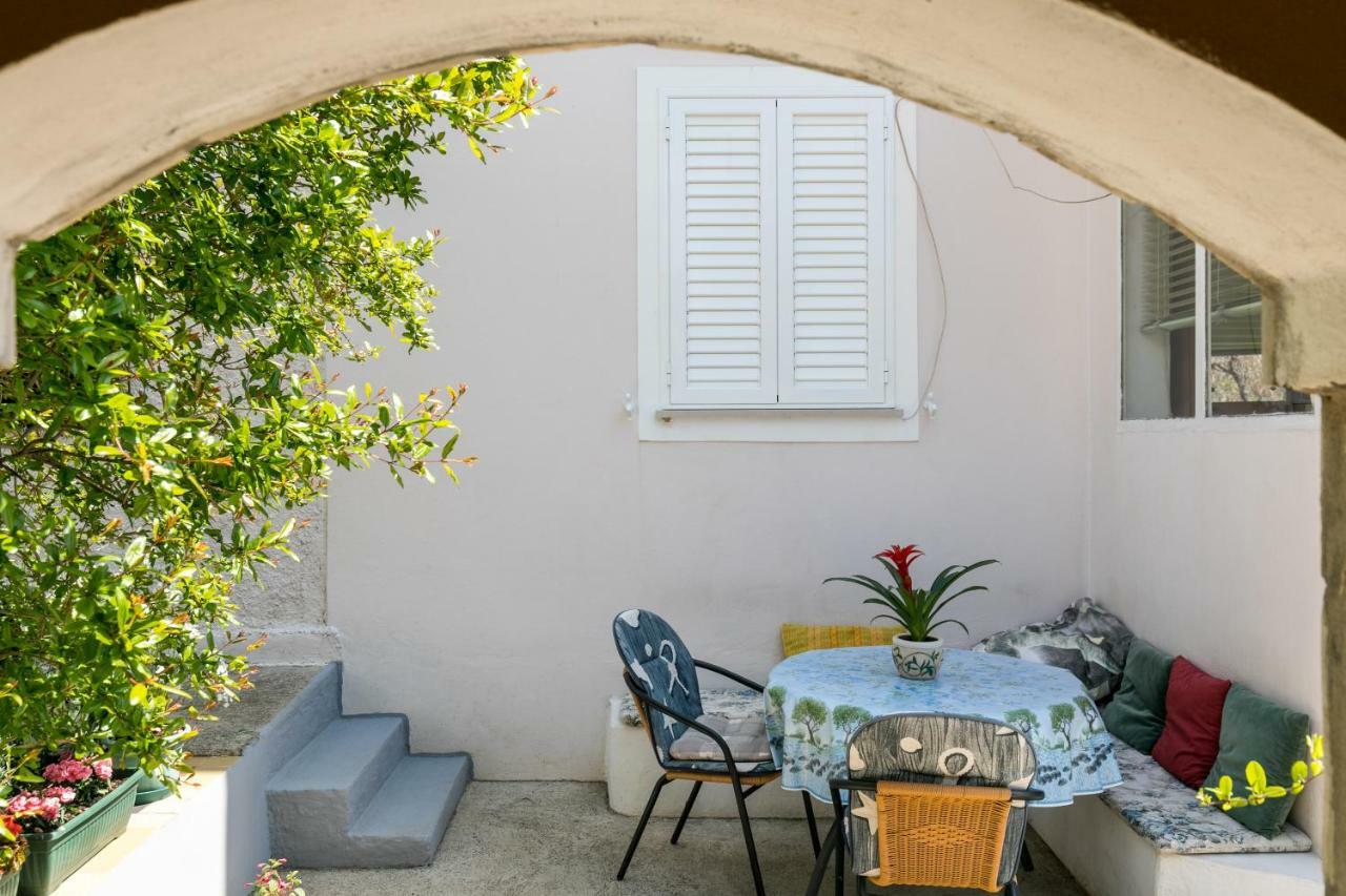 דוברובניק Mini Apartment Petra - Rooms Purple & Green With Kitchen And Garden מראה חיצוני תמונה