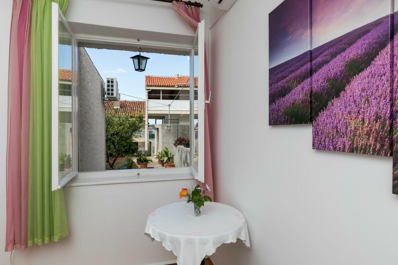 דוברובניק Mini Apartment Petra - Rooms Purple & Green With Kitchen And Garden מראה חיצוני תמונה
